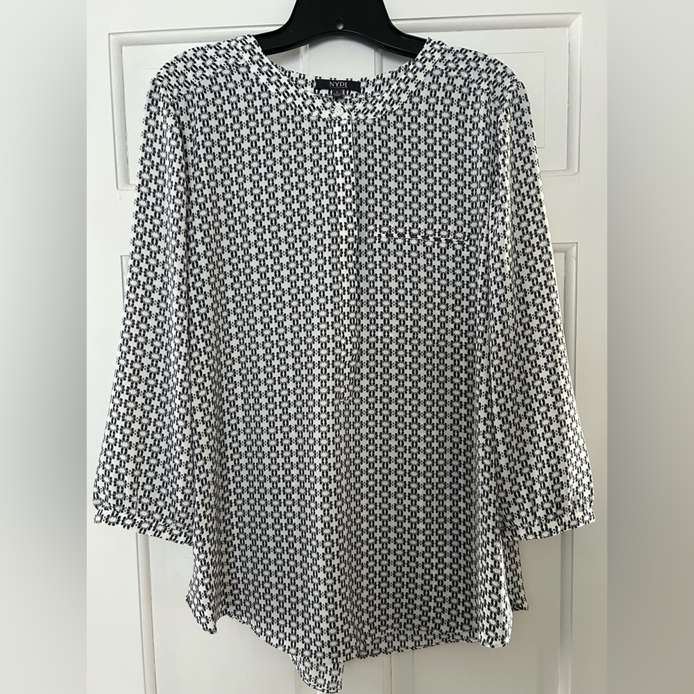 NYDJ white/blue/black blouse sz L EUC